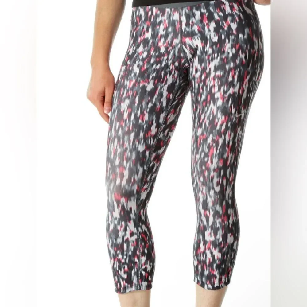 NIKE Dri-FIT Tight Fit Training Crop Pants